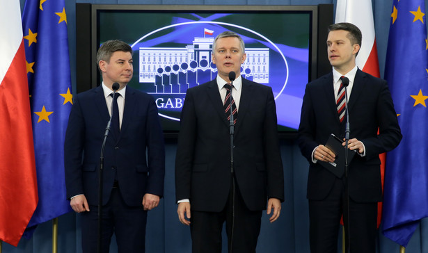 Jan Grabiec, Tomasz Siemoniak, Arkadiusz Marchewka podczas konferencji prasowej przedstawicieli Gabinetu Cieni Platformy Obywatelskiej nt. cyfryzacji