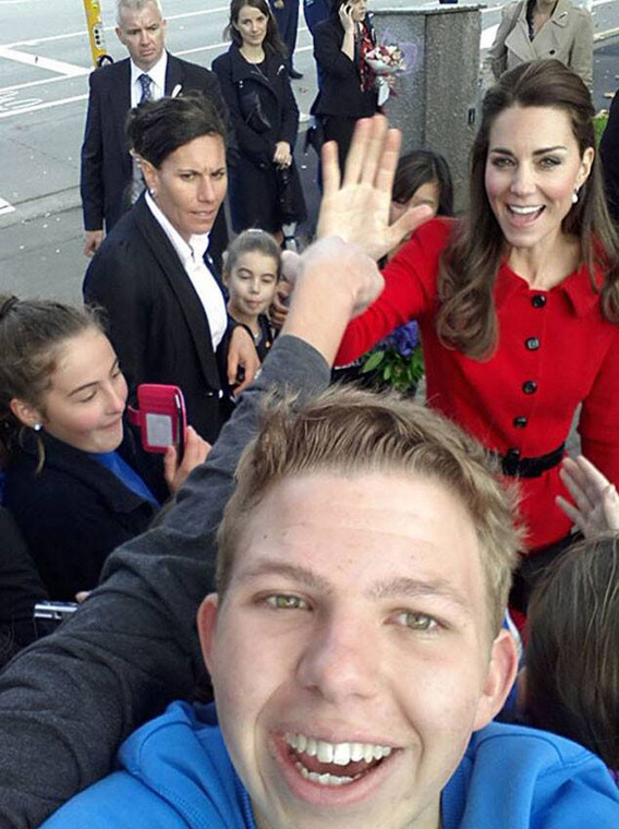 księżna Kate pozuje do selfie