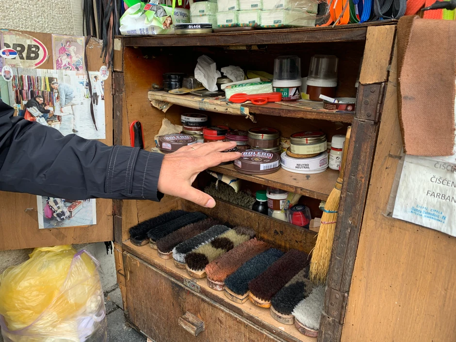 Mehmed Mustafa, čistač obuće i prodavač pertli u centru Beograda