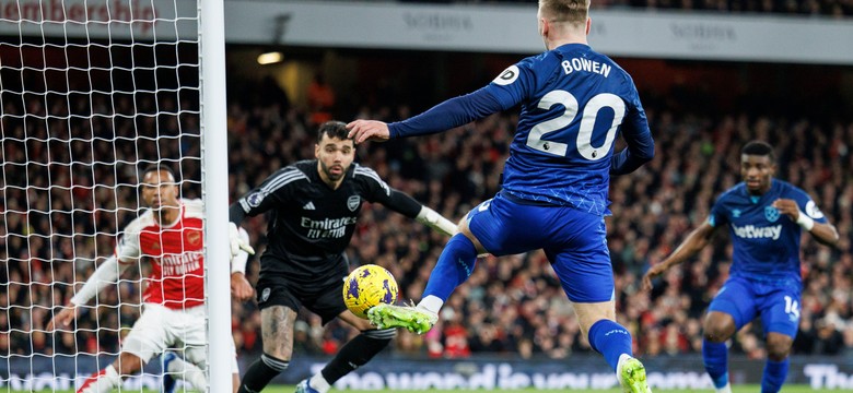 Wielka kontrowersja w meczu Arsenal - West Ham. Kosmiczny gol Estupiniana [WIDEO]