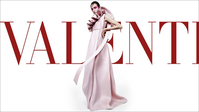 Gigi Hadid szinte felismerhetetlen a Valentino új kampányában