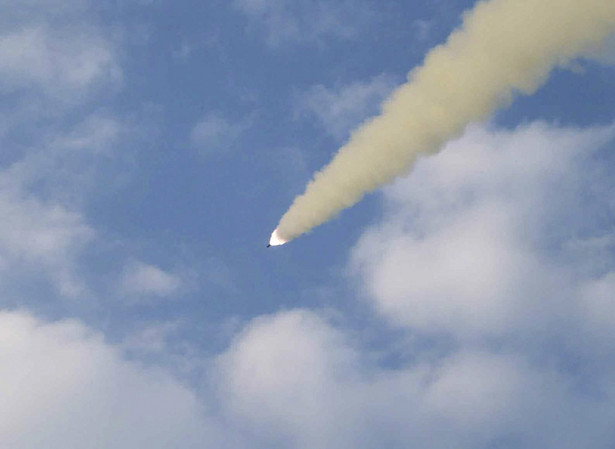 Korea Północna bez ostrzeżenia wystrzeliła dwie rakiety krótkiego zasięgu EPA/Rodong Sinmun