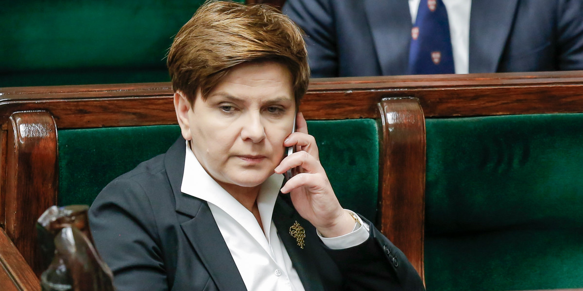 Nieprzyjemny telefon do premier Szydło. Złe wieści dla PiS