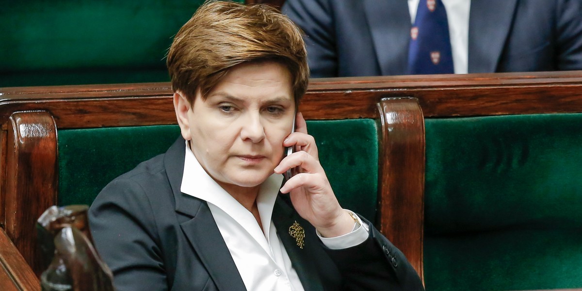 Nieprzyjemny telefon do premier Szydło. Złe wieści dla PiS