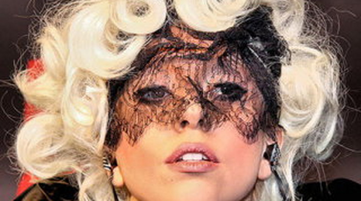 Lady Gaga milliókat költ szellemirtásra