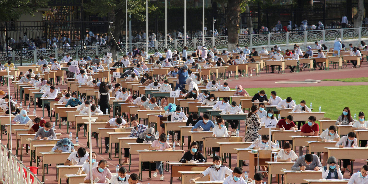 Egzaminy na studia w Taszkiencie, stolicy Uzbekistanu