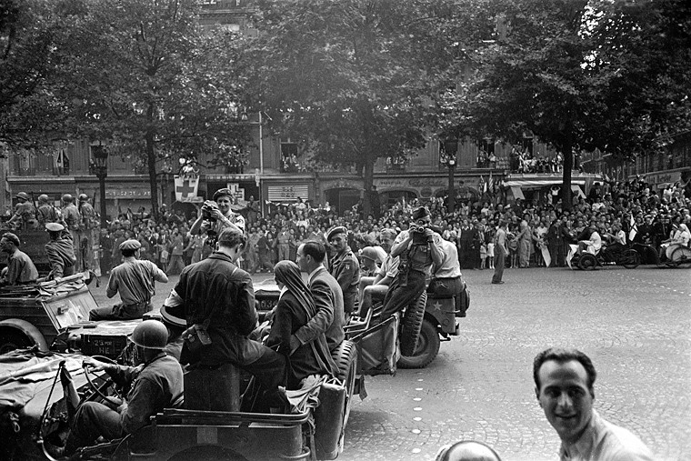 ROBERT CAPA - zdjęcia w GettyImages