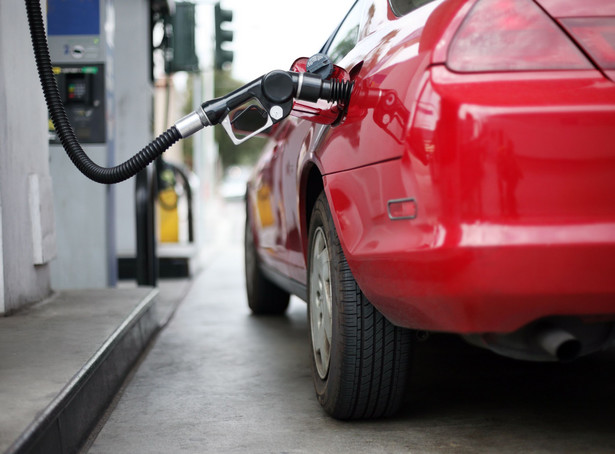 Nowa opłata w cenach paliw. Resort energii: Konsumenci nie powinni jej odczuć