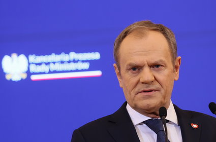 Niektórzy dostali 500 zamiast 800 plus. Tusk komentuje