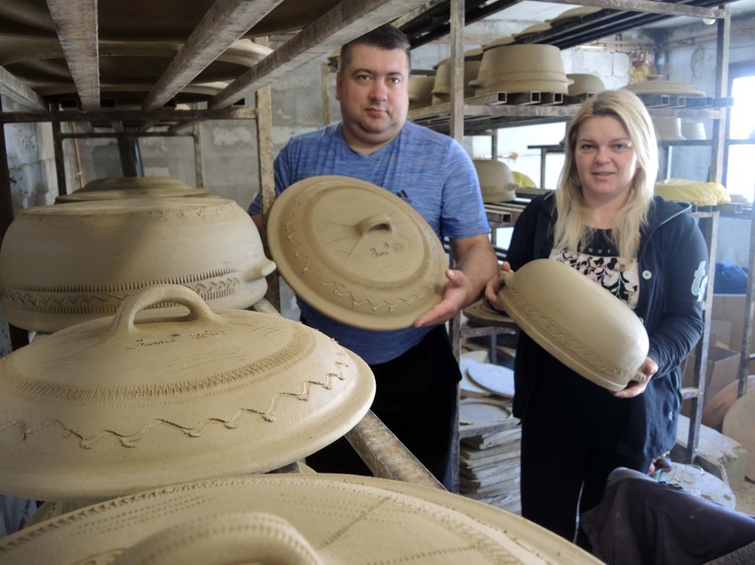 Zemljani lonci, šepre, ćase: Nema grnčarskog proizvoda koji Jelena ne ume da napravi