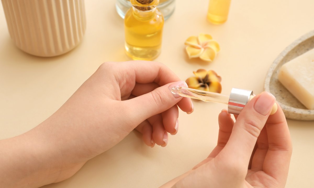 Ta odżywka do paznokci jest naładowana biotyną. Paznokcie jak stal. Zapomnisz o hybrydzie