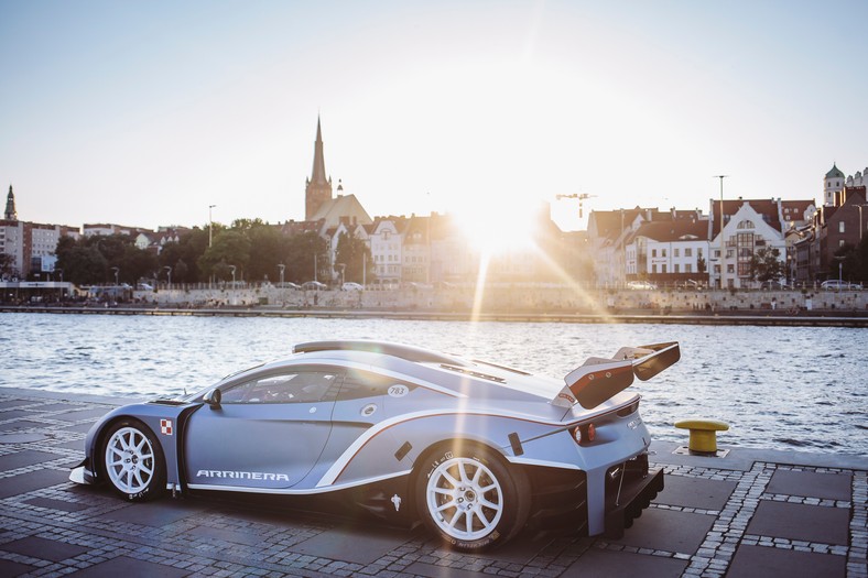 Arrinera Hussarya GT