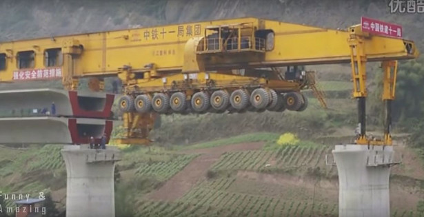 Jak Chińczycy budują gigantyczny wiadukt? Wideo wprawia w osłupienie