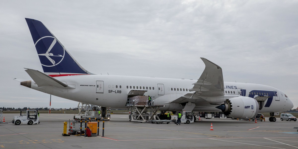 W czasie pandemii samoloty Boeing 787 Dreamliner, gdy nie woziły pasażerów, wykonywały rejsy także w formule all-cargo, przewożąc wyłącznie ładunki. 