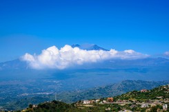 Trzęsienie ziemi na Krecie i w Turcji. Erupcja wulkanu Etna na Sycylii