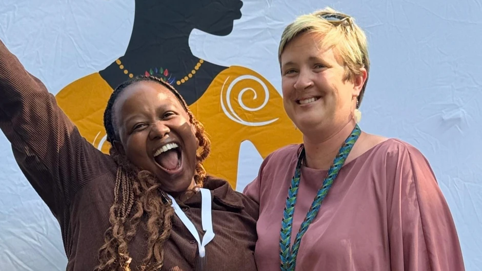 Leonora (desno) i njene koleginice u Gritu kažu da njihov rad ženama daje osećaj kontrole nad zlostavljanjem | Foto: Grit