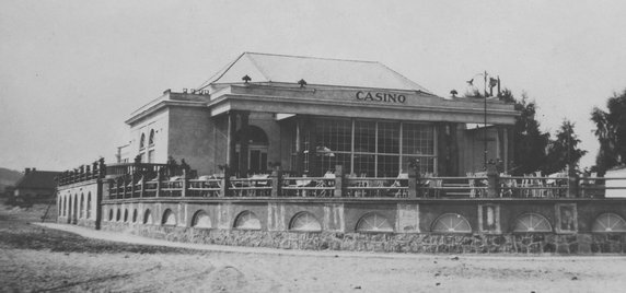 "Casino" w Gdyni w 1925 r. Kino Casino, a później Morskie Oko zostało otwarte w 1928 r.  Mieściło się niedaleko późniejszego Skweru Kościuszki