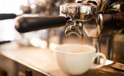 Odgłos drukarki i ekspresu do kawy pomogą odtworzyć atmosferę biura w domu