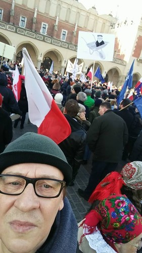 Maciej Maleńczuk na demonstracji KOD
