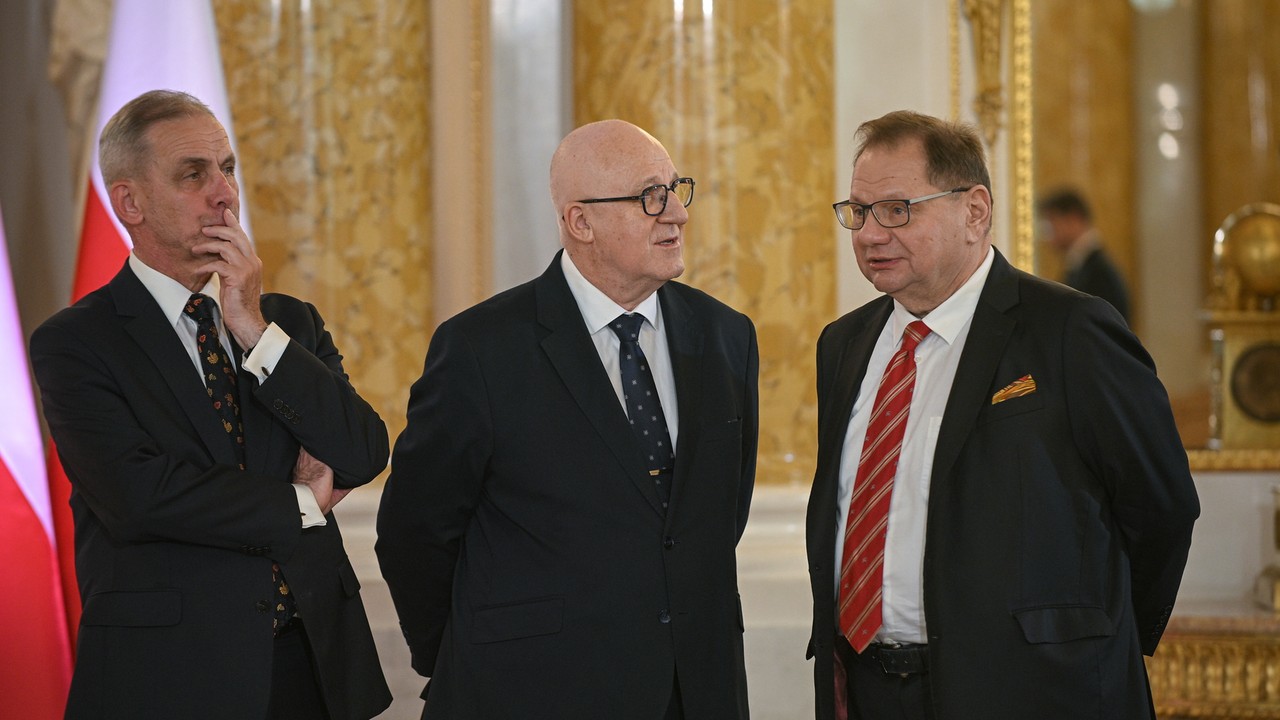 Członek PKW wygwizdany. Incydent na Placu Zamkowym [RELACJA NA ŻYWO]