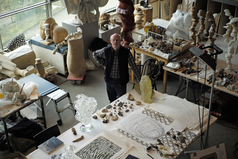 Tony Cragg w swoim studio w niemieckim Wuppertalu, 2016 r.