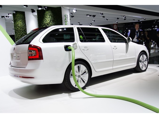 Akumulatory ukryto w środkowej i tylnej części podłogi - zespół baterii waży ok. 315 kg