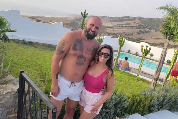 ON JE VANBRAČNI SIN MARINKA ROKVIĆA Na ruci mu stoji uspomena na oca, a tada je otkrio pravo lice Slavice Rokvić:  "KRIVA JE ZA SVE"