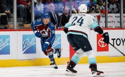 Liga NHL . Obrońcy tytułu wyrównali stan rywalizacji, Rangers znowu lepsi w derbach