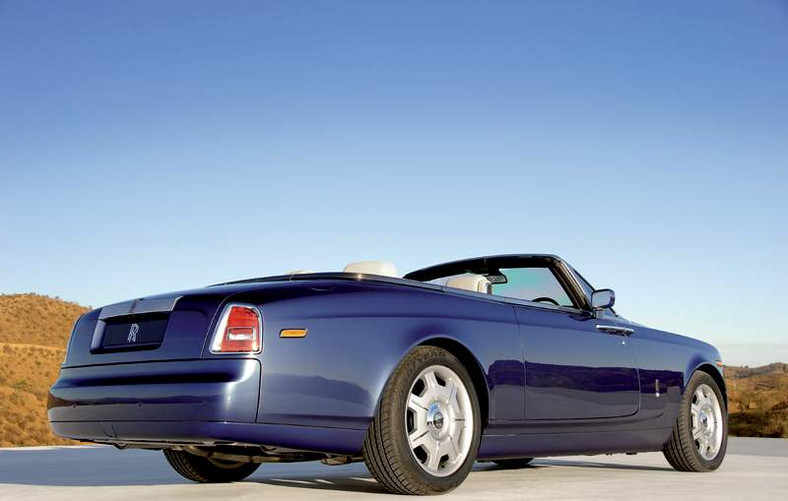 Rolls-Royce Phantom Drophead Coupe – dach opadnie w Detroit