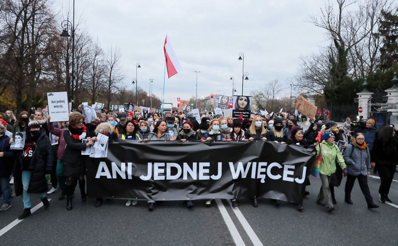 Protest pod hasłem "Ani jednej więcej" w Warszawie