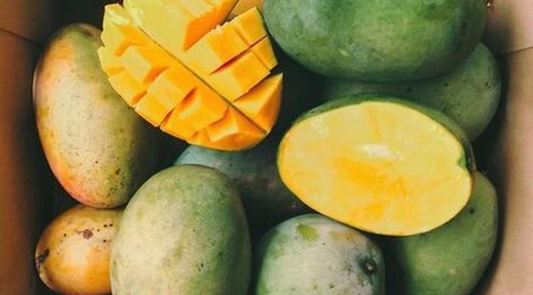 Így hámozz meg egy mangót