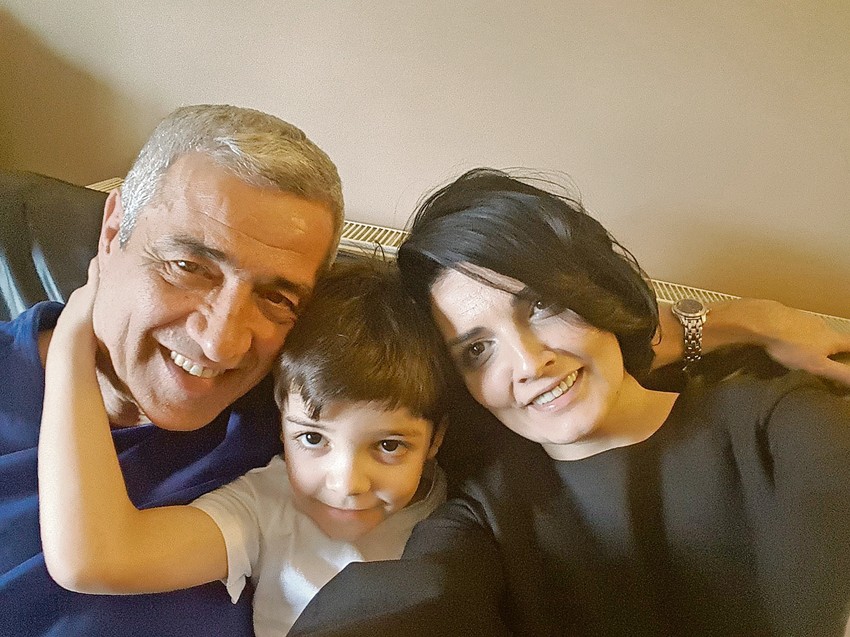 Oliver Ivanović sa suprugom Milenom i sinom Bogdanom