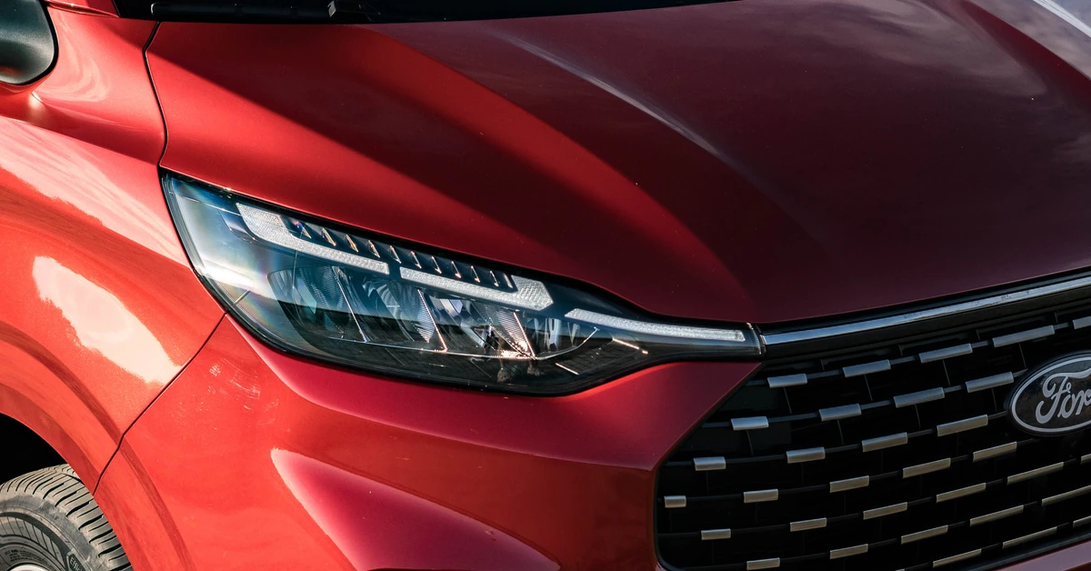 Nowy Ford ma lodówkę, łóżko i spala 8,4 l/100 km. Cena?