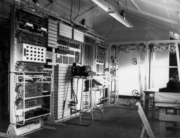 Panele kontrolne Colossusa, pierwszego na świecie elektronicznego programowalnego komputera, w Bletchley Park w Buckinghamshire