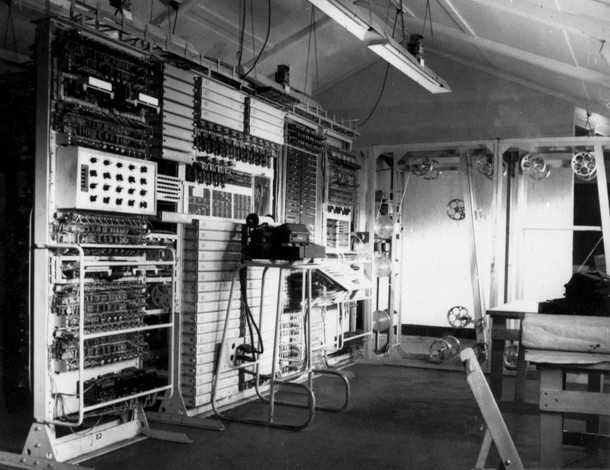 Panele kontrolne Colossusa, pierwszego na świecie elektronicznego programowalnego komputera, w Bletchley Park w Buckinghamshire