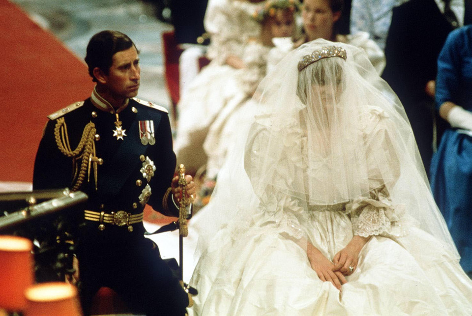 Księżna Diana i książę Karol pobrali się 40 lat temu. Dla Lady Di przygotowano dwie kreacje