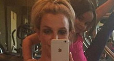 Britney Spears lebukott! Alakformálás Photoshoppal