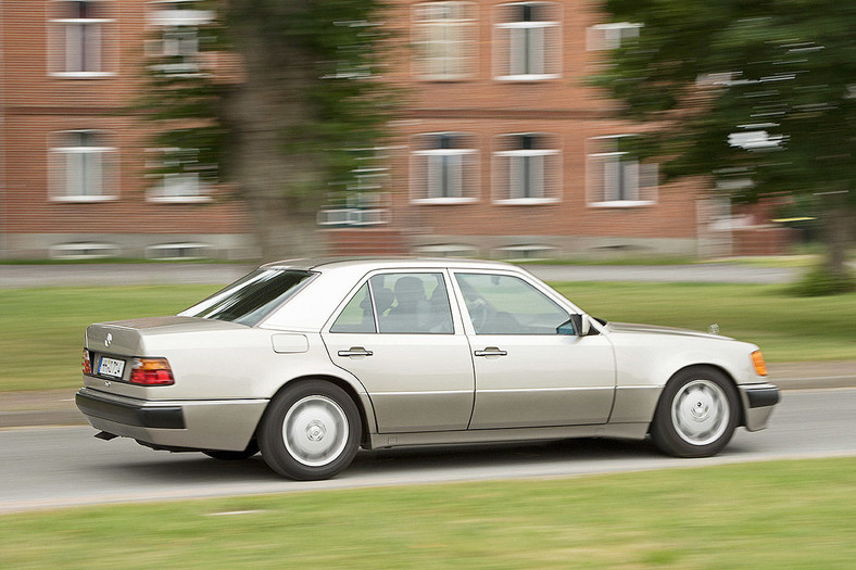 Mercedes Benz 500E