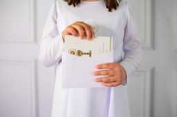 Ile dać do koperty na komunię 2024? Szacunkowe kwoty