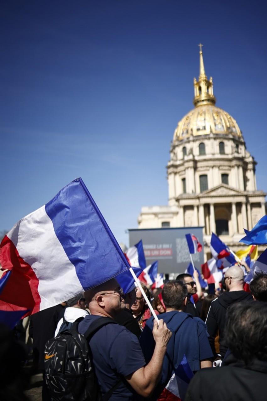 Pristalice Nacionalnog skupa u Parizu 6. aprila