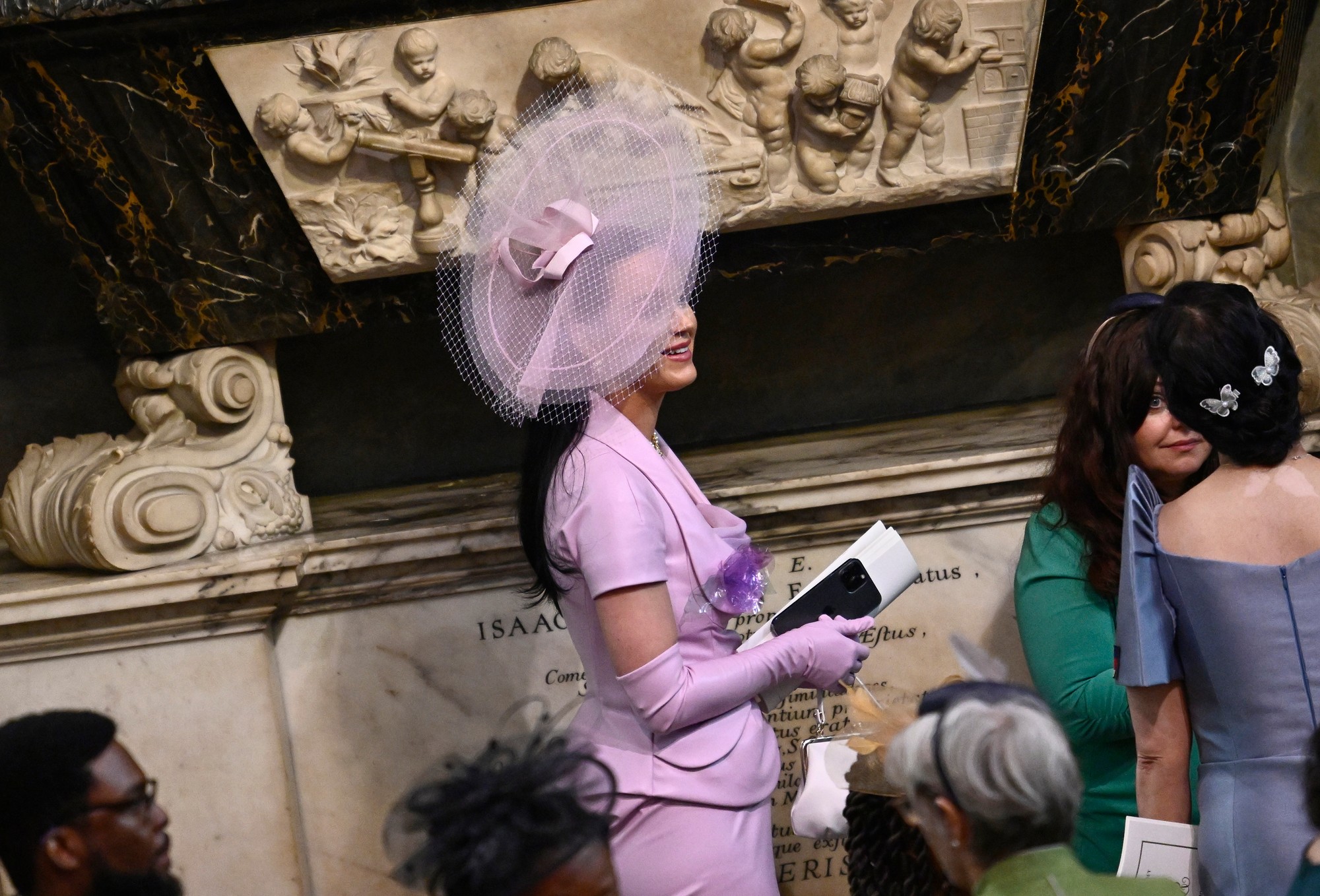 Speváčka Katy Perry na korunovácii kráľa Karola III.