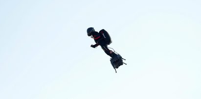 Francuz na flyboardzie miał przelecieć nad kanałem. Nie udało się