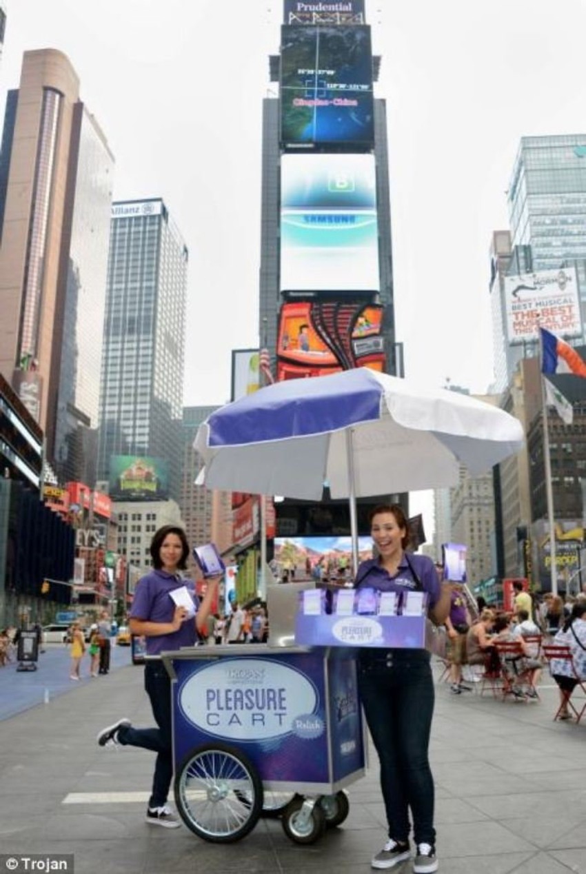 Štand s besplatnim vibratorima u Njujorku