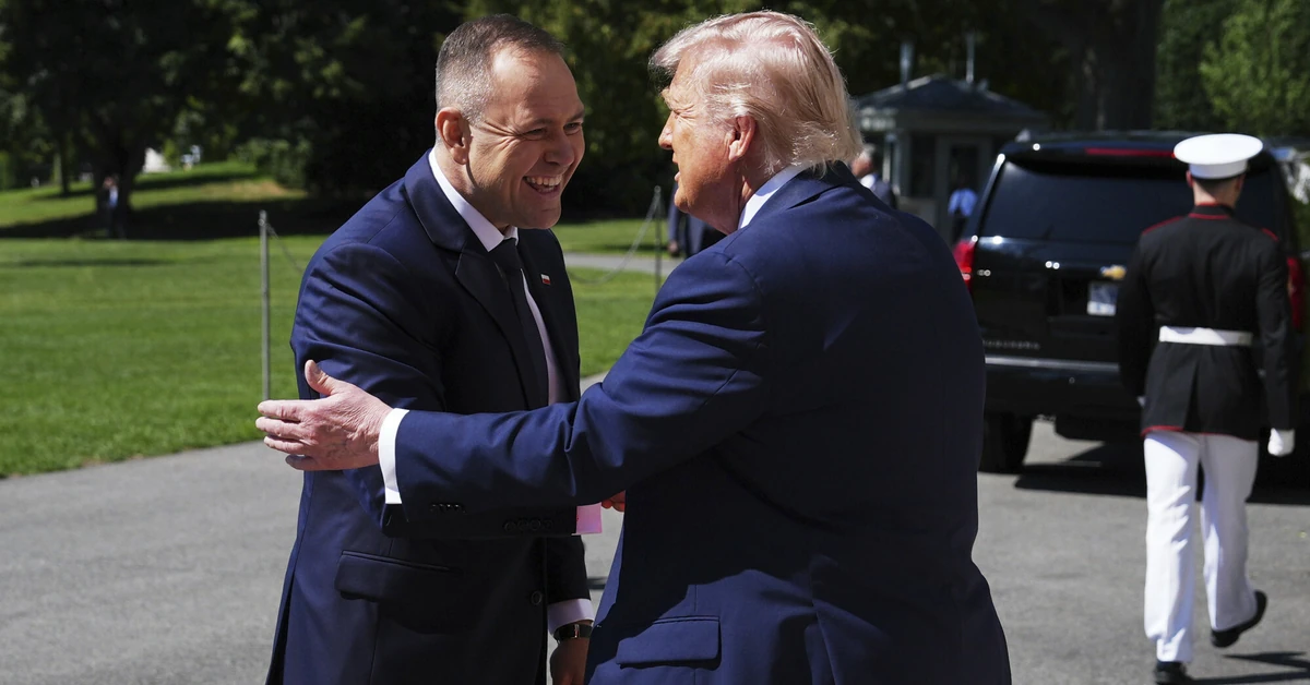 Karol Nawrocki greeted by Donald Trump at the White House