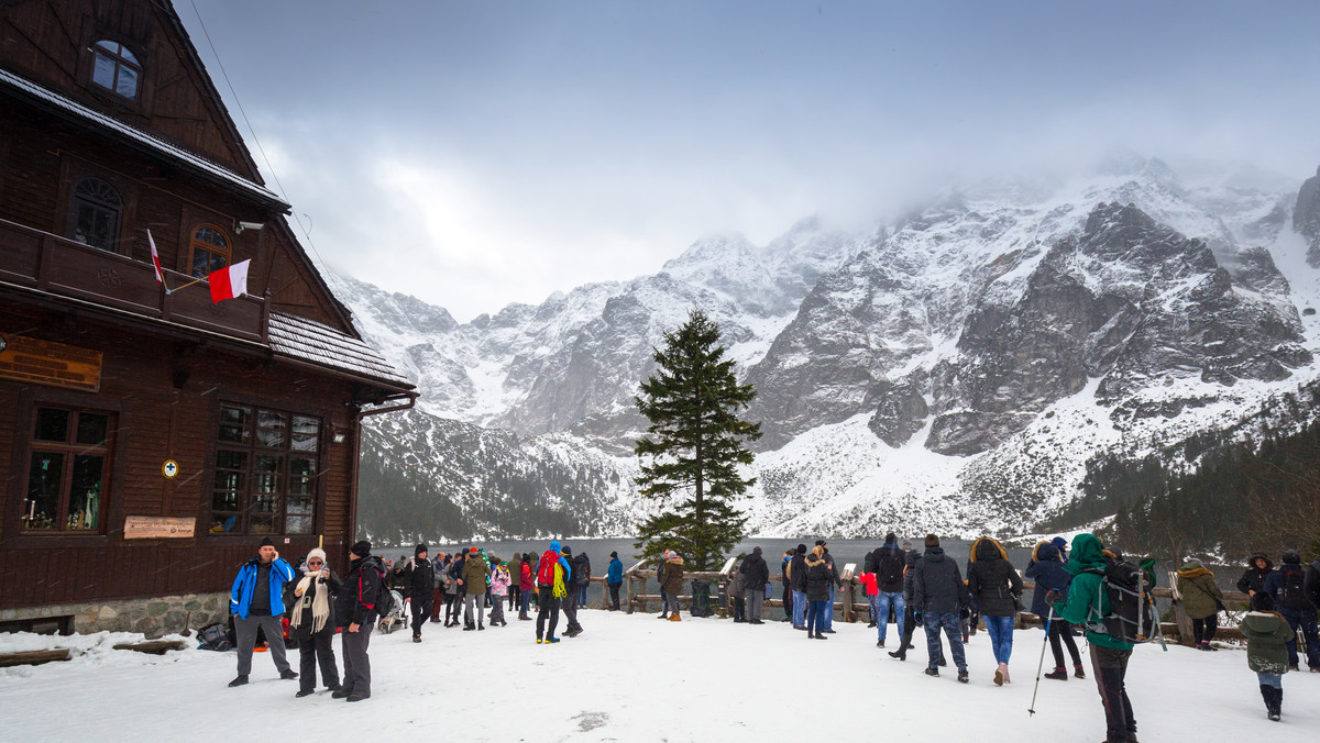 Tatry: Oblegane szlaki turystyczne. Tłumy nad Morskim Okiem