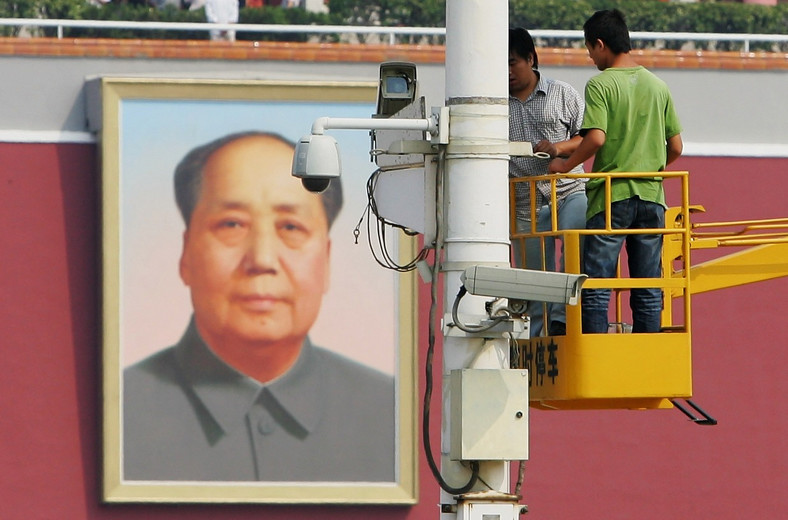 Instalacja nowego monitoringu na placu Tiananmen w Pekinie