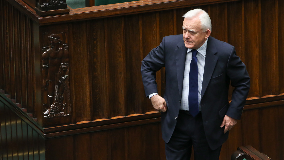 Szef SLD Leszek Miller zaapelował do Senatu i prezydenta Bronisława Komorowskiego, by umożliwili jak najszybsze wejście ustawy w życie nowej ustawy o rodzinnych ogrodach działkowych, którą Sejm uchwalił w piątek.