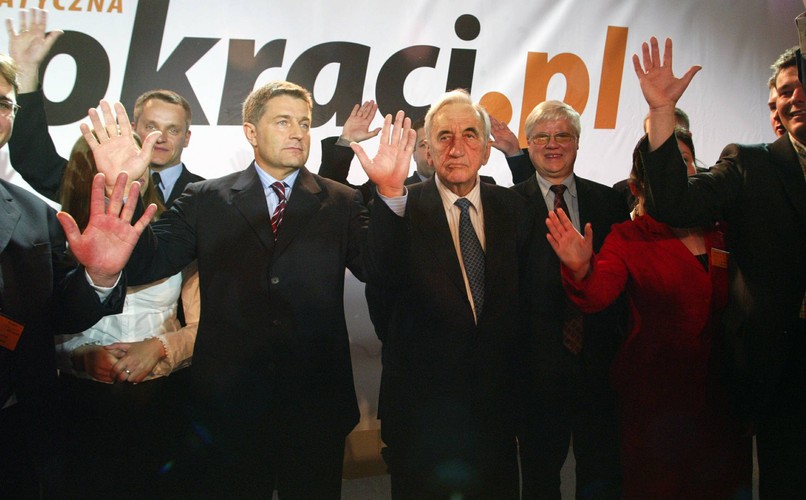 2005r. - kongres założycielski partii demokraci.pl. Na zdjęciu Władysław Frasyniuk, Tadeusz Mazowiecki, Jerzy Hausner