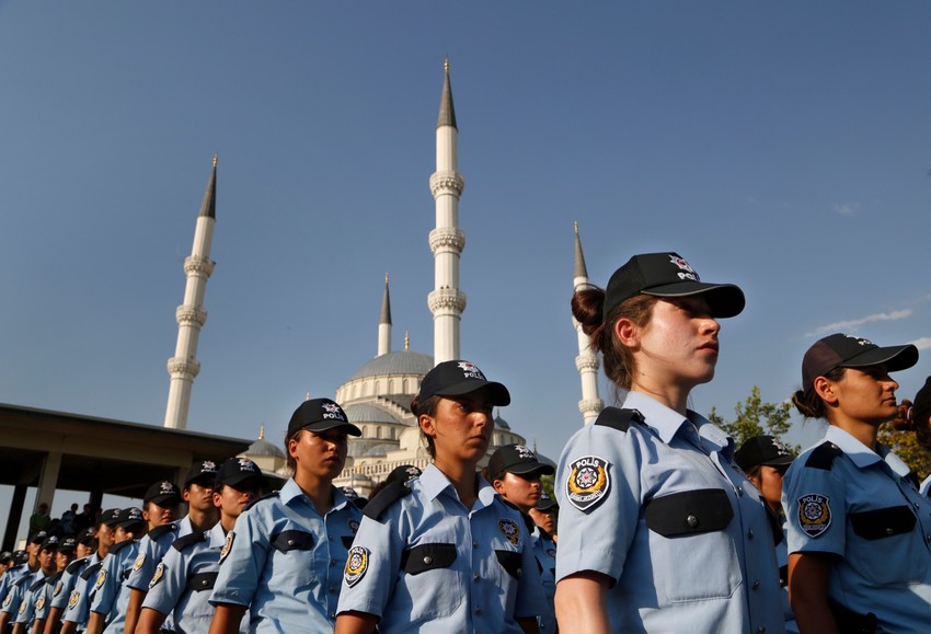 Pripadnice turske policije