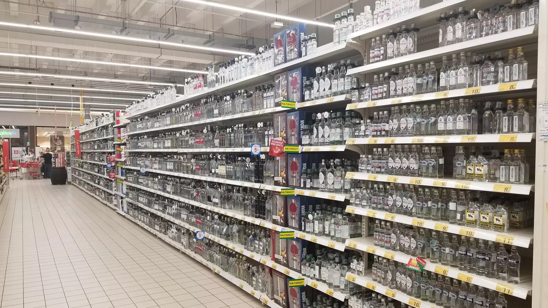 Reddit zaskoczony widokiem stoiska z wódką w Polsce. "Myślałem, że to Rosja"